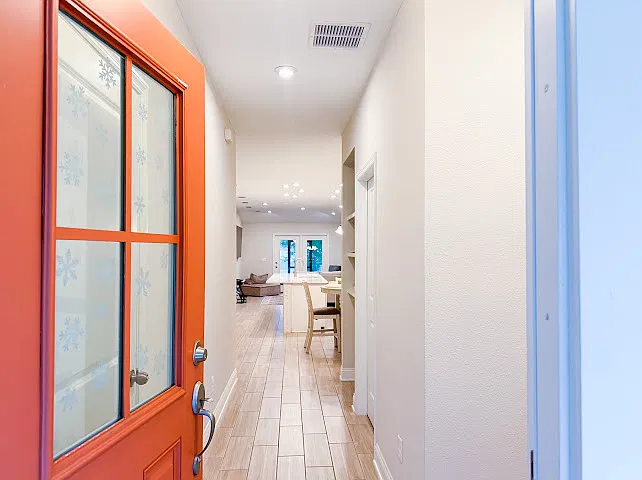 3 bed, 1382 sqft, $3,300 — Photo 4