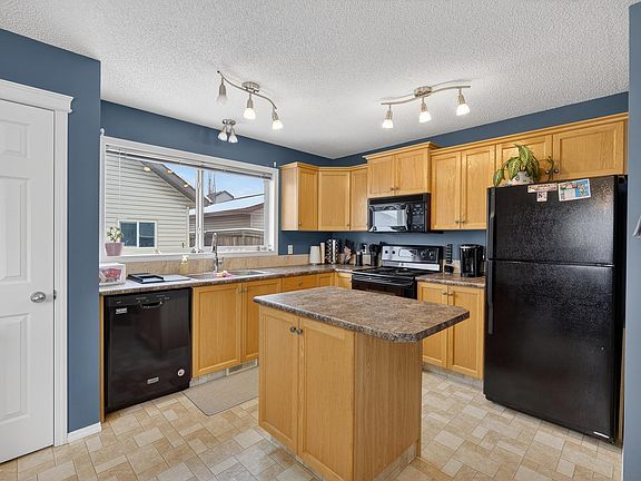 3rd image of 67 Summerfield Point E