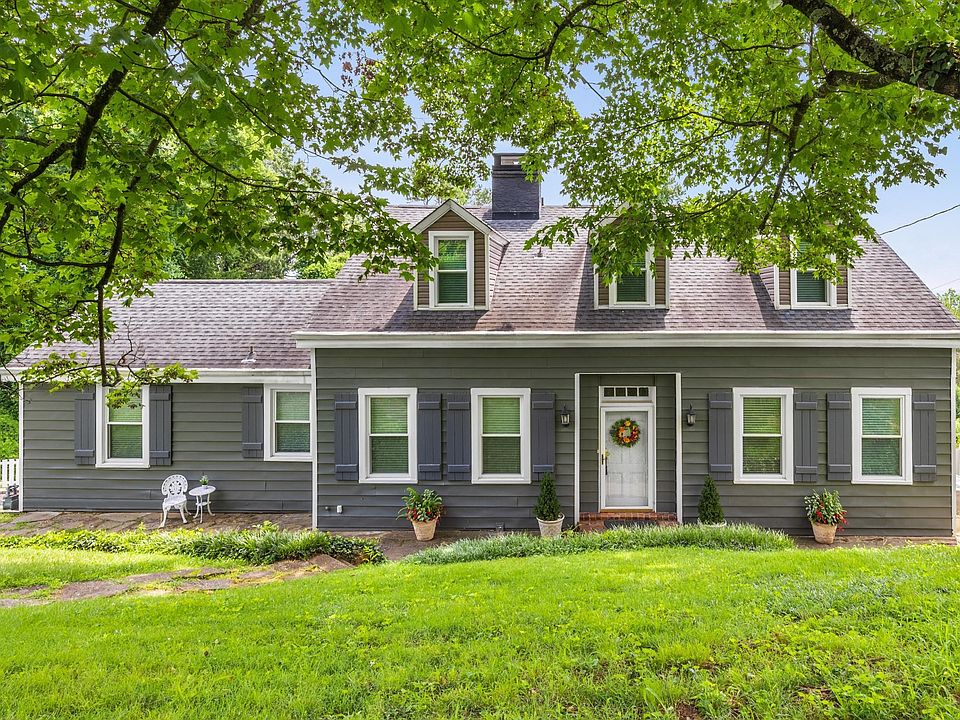 1st image of 484 E View Dr