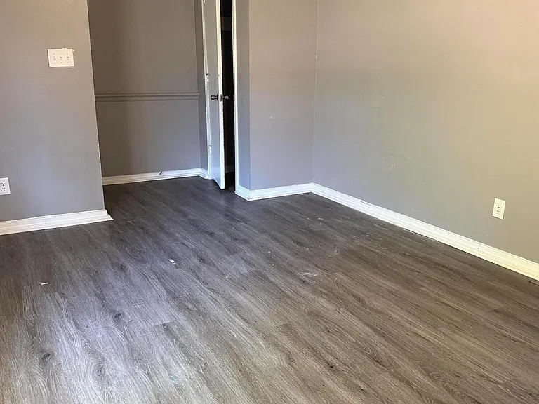 1110 Maria Dr — Photo 5
