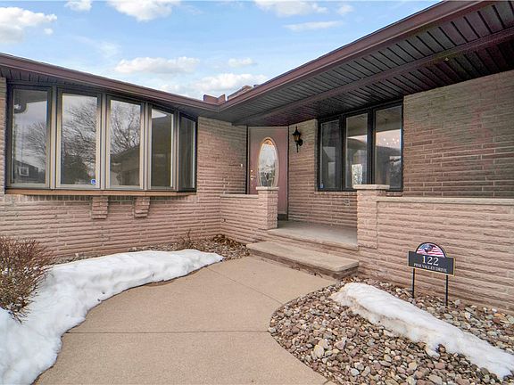 3rd image of 122 Pine Valley Dr