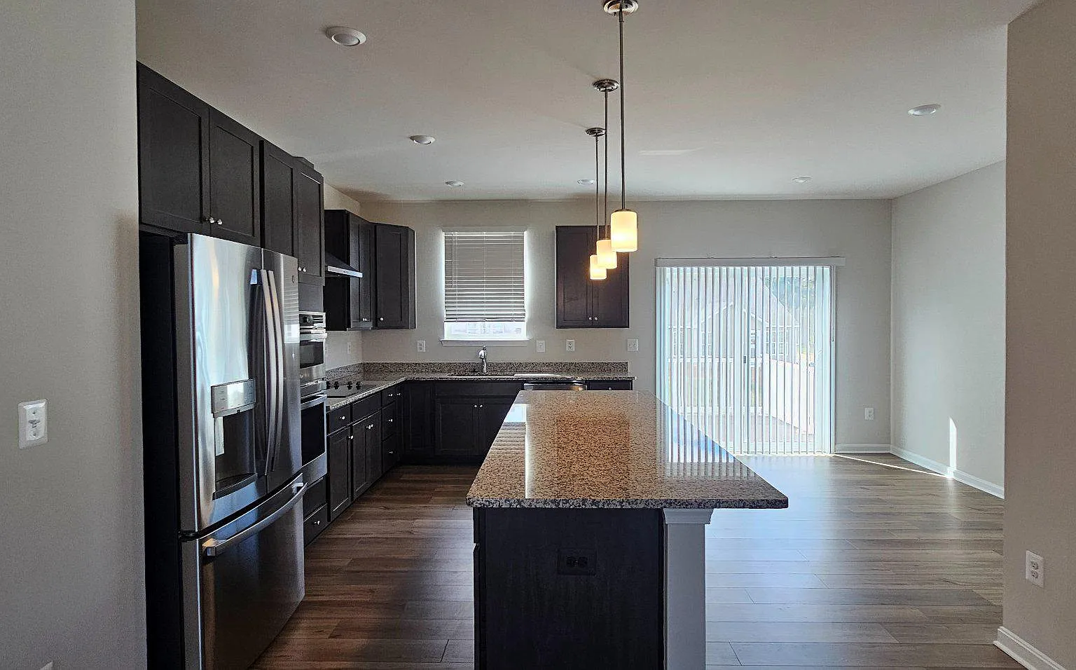 4 bed, 3.5 bath, 2097 sqft, $2,375 — Photo 2