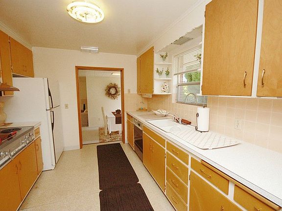 5th image of 1222 NE 180th St