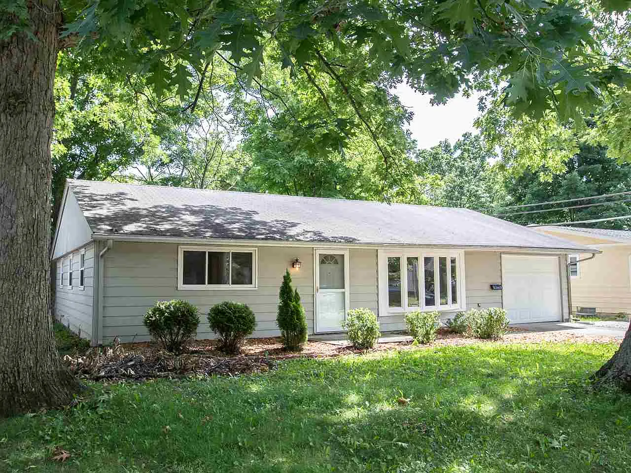 304 Rexford Dr photo 1