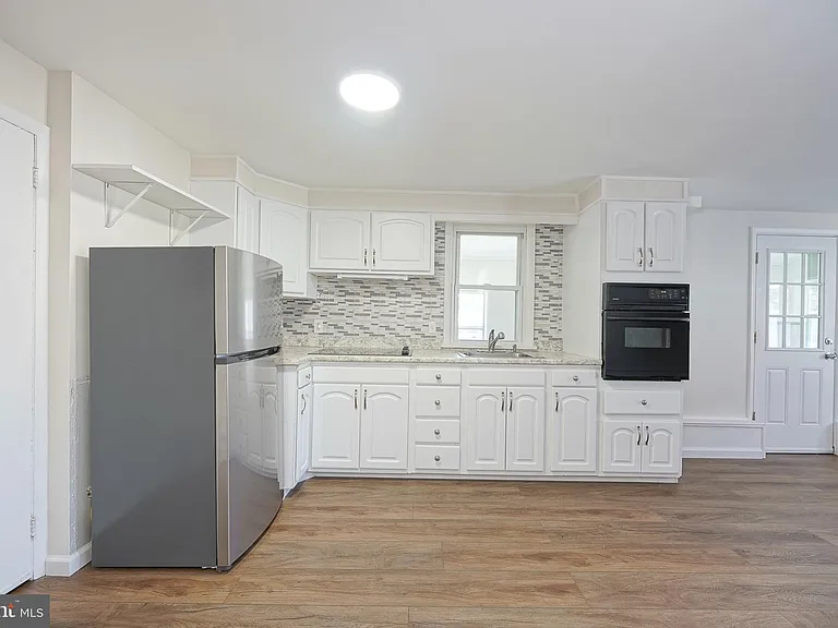 136 N Read Ave #B — Photo 8