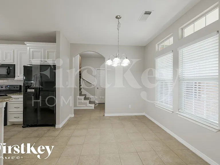 295 Cypress Dr — Photo 8