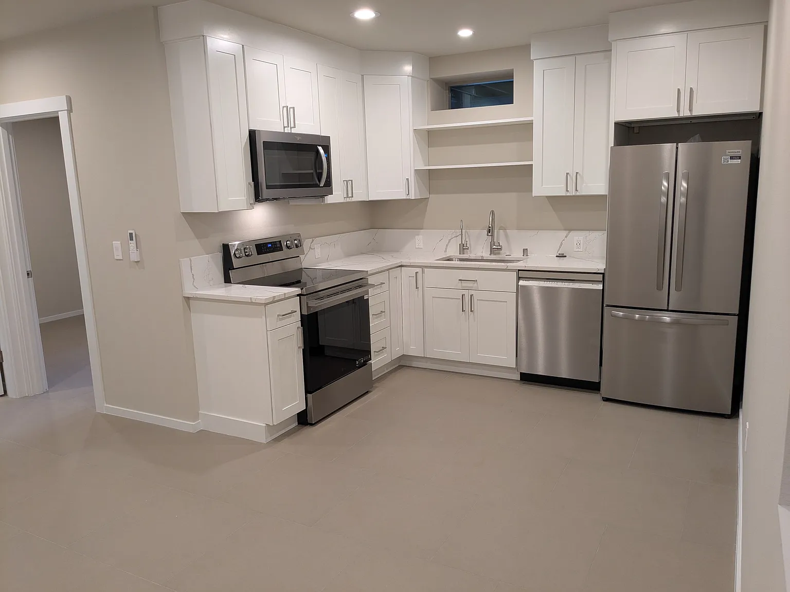 2 bed, 1000 sqft, $3,100 — Photo 4