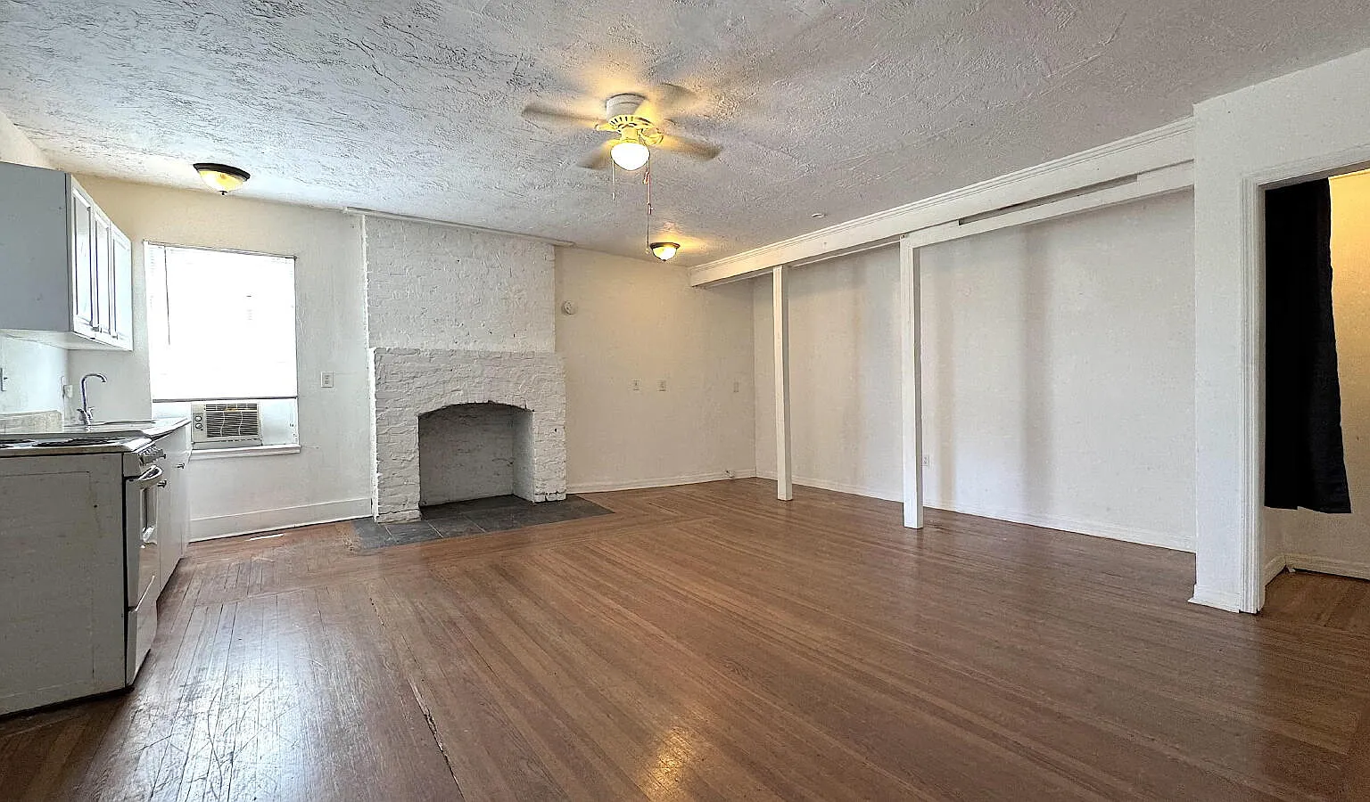 1 bed, 1.0 bath, $1,200 — Photo 2