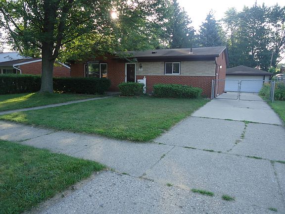 3rd image of 21722 Malden Ave