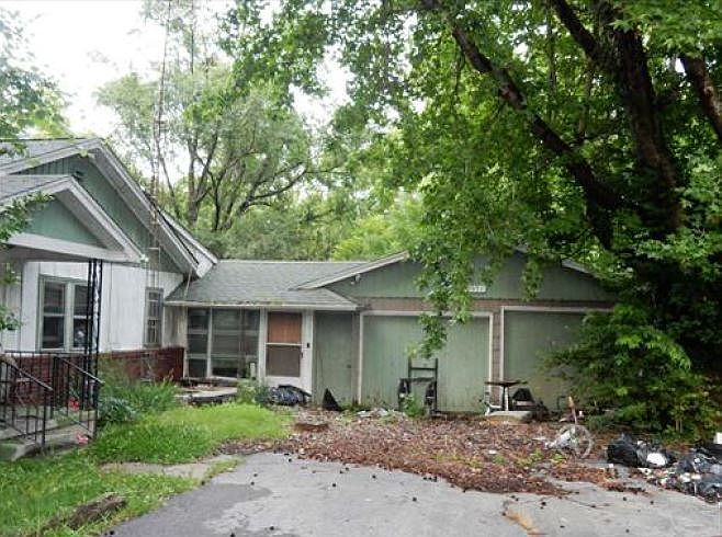 2nd image of 2351 S Illinois Ave