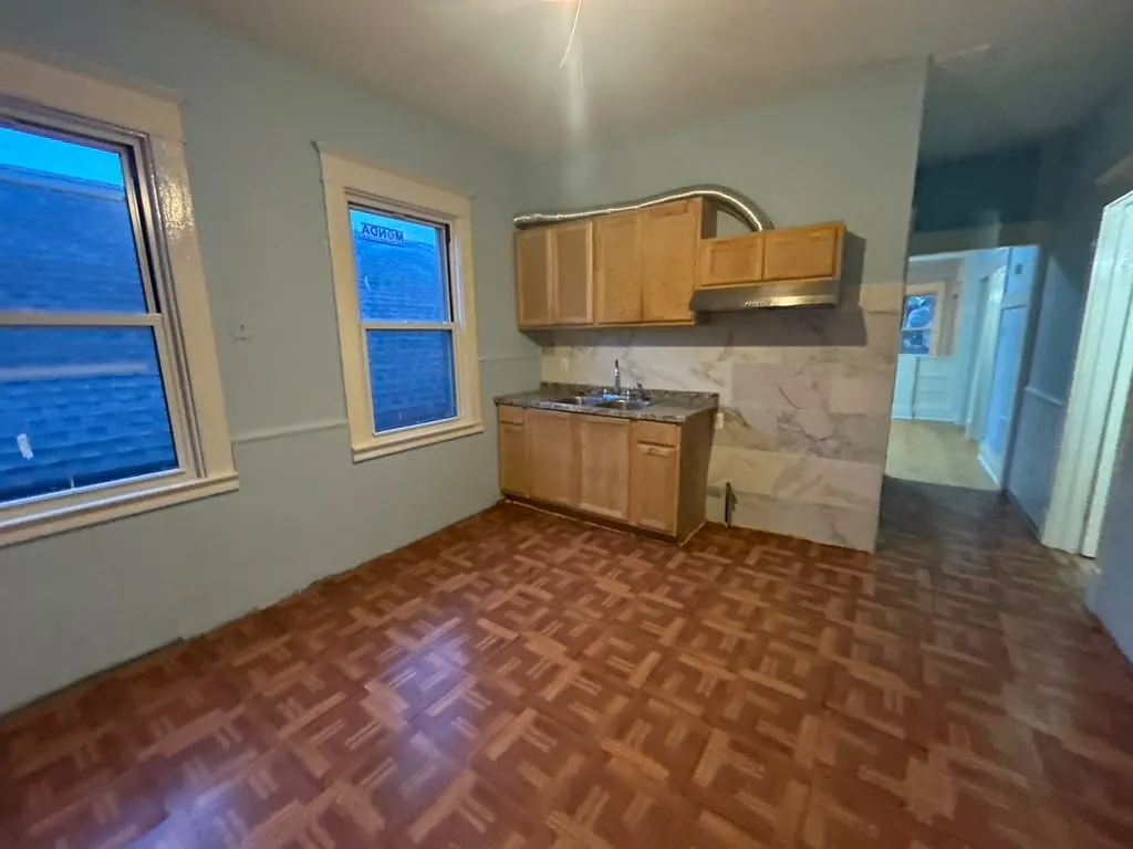 3 bed, 1100 sqft, $1,200 — Photo 1