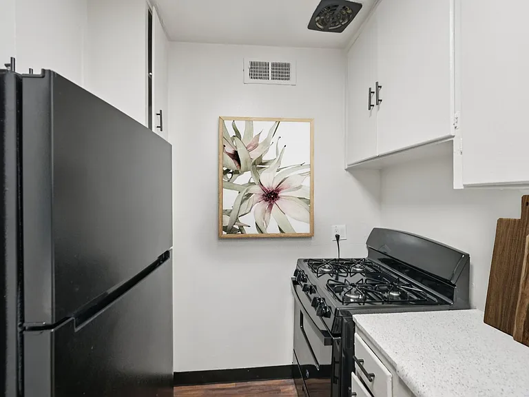 Ellis Midtown — Photo 66