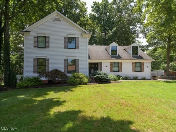 2390 Chestnut Hill St NW, North Canton, OH 44720