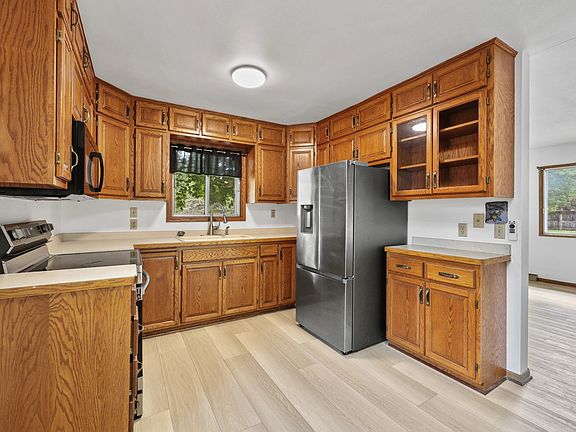4th image of 717 25th Ave N
