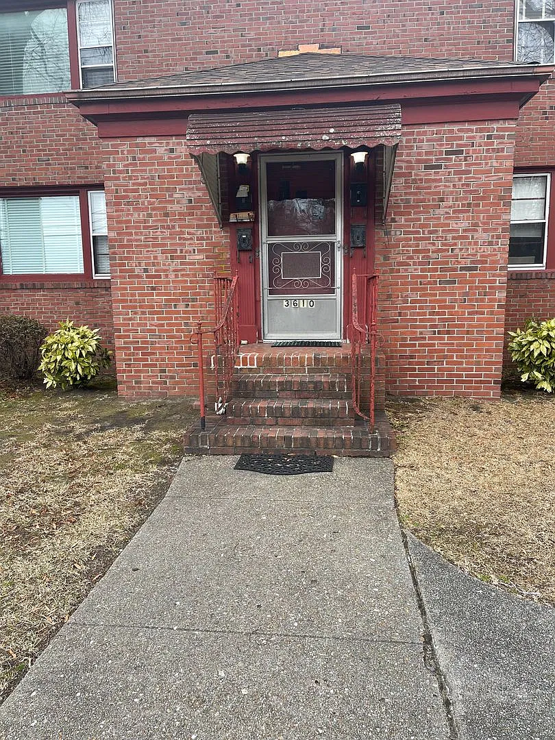 Hartford3610 — Photo 2