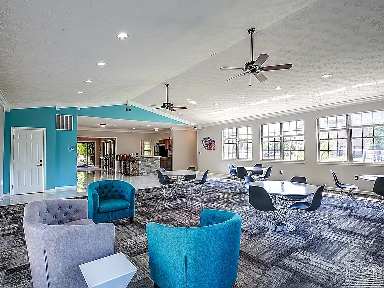 Georgetown Oaks Apartments — Photo 17