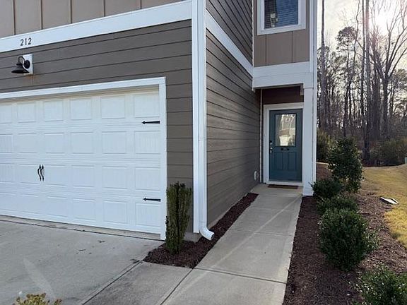2nd image of 212 Brook Farm Ln