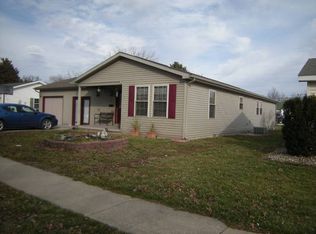 406 NW 1st St, Casey, IL 62420