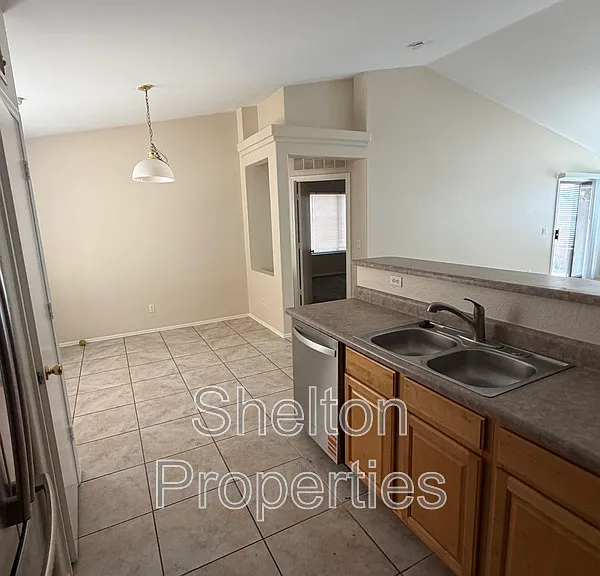 12725 W Hearn Rd — Photo 4
