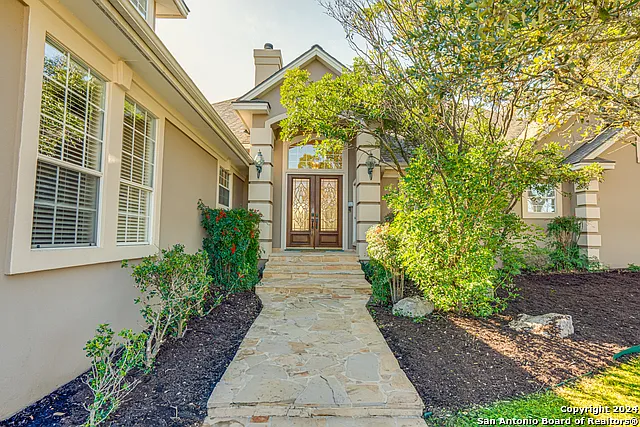 5 bed, 5.0 bath, 5000 sqft, $5,500 — Photo 2