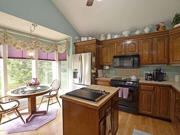 COZY KITCHEN