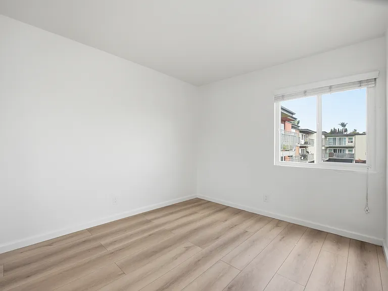 228 Las Flores Dr #4 — Photo 9