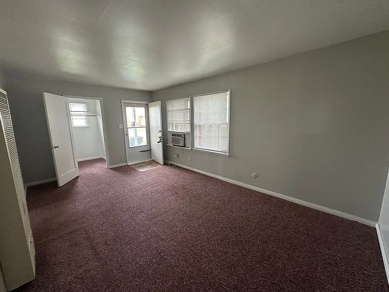 521 E Harmon Dr — Photo 6