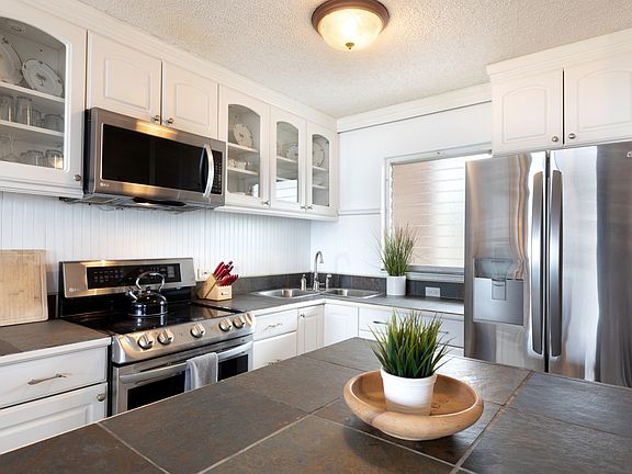 2nd image of 75-5766 Kuakini Hwy APT 609