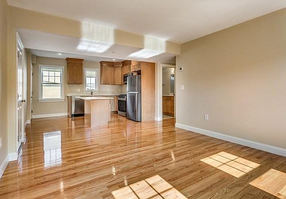 4th image of 251 Washington St #1
