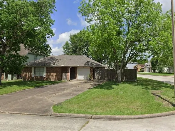 5521 Pecos St, Dickinson, TX 77539