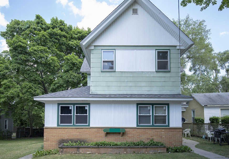 1st image of 736 Coit Ave NE #3