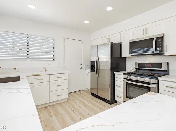 129 Farkas Ln, Las Vegas, NV 89145