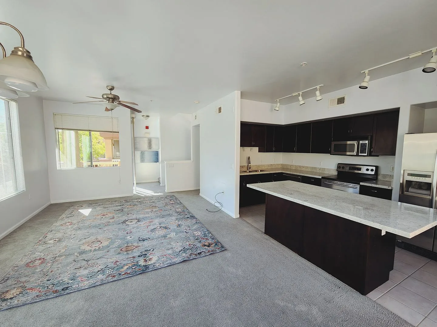 Lovely Parkside Townhome! — Photo 2