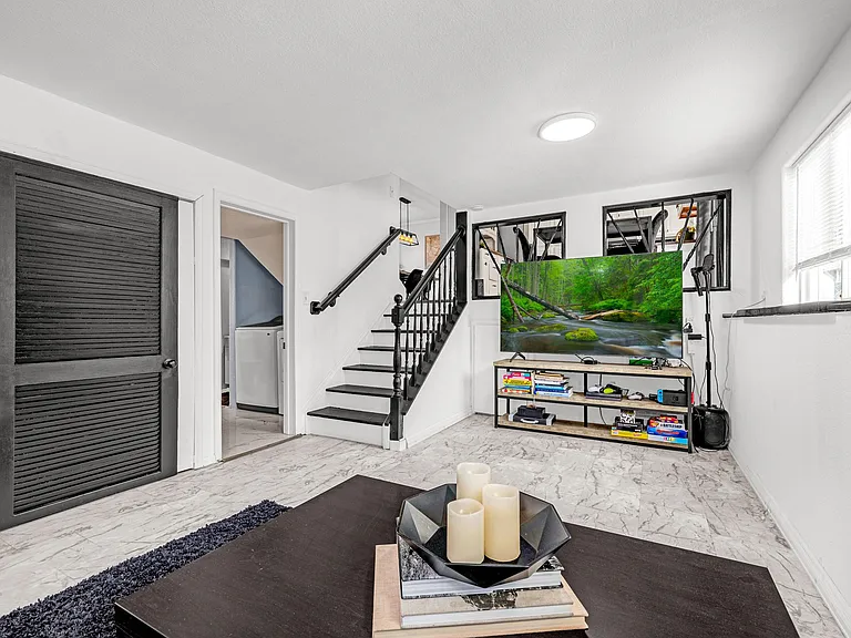 7317 Sullivan Cir — Photo 10