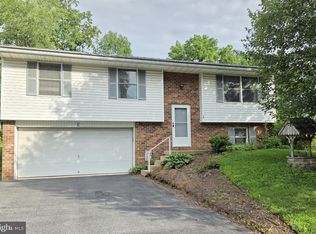 4 Homestead Dr, Denver, PA 17517