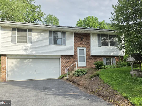 4 Homestead Dr, Denver, PA 17517