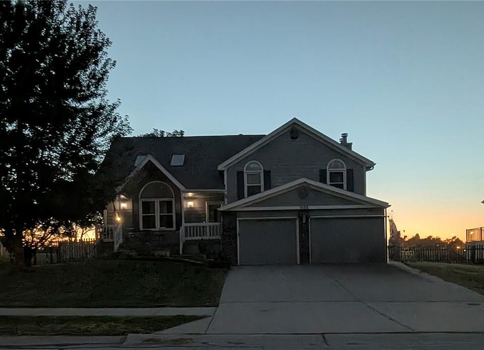 1st image of 1628 NE Auburn Dr
