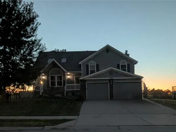 1628 NE Auburn Dr, Lees Summit, MO 64086
