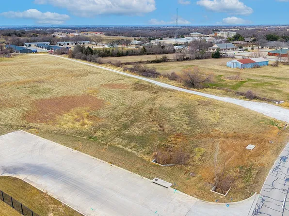 700 S Deer Park Rd, Decatur, TX 76234