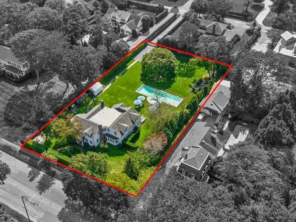 46 Bellport Lane, Bellport Village, NY 11713