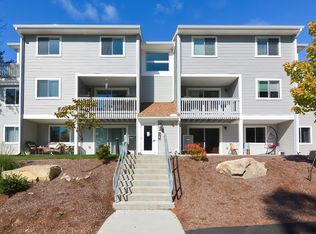 205 Franklin Crossing Rd, Franklin, MA 02038