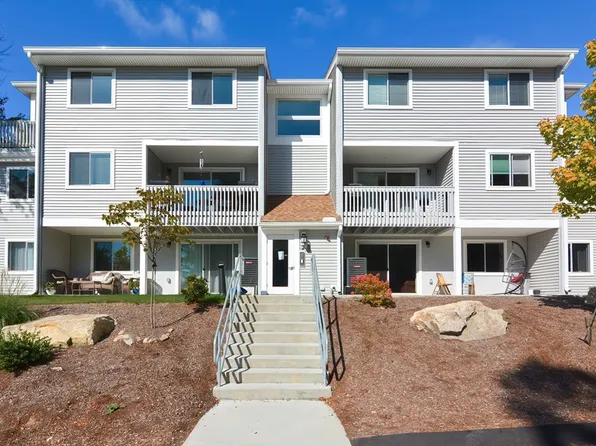 205 Franklin Crossing Rd, Franklin, MA 02038