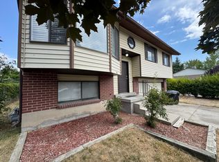 6119 S Park Wood Dr, Salt Lake City, UT 84118