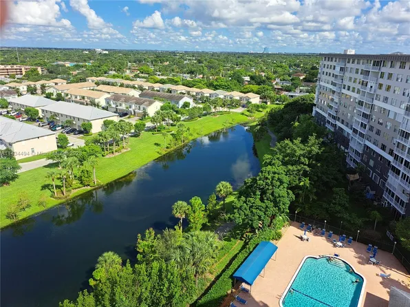 4001 Hillcrest Dr APT 302-4, Hollywood, FL 33021