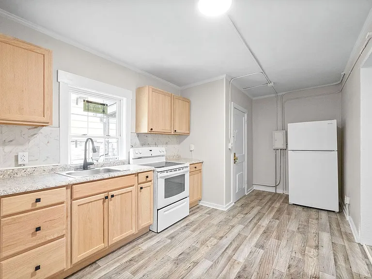 S 2nd St - 416 — Photo 8