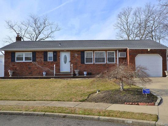 9 Tory Court, Holbrook, NY 11741