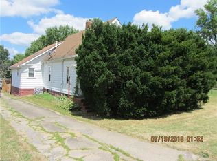 1611 Salt Springs Rd, Mineral Ridge, OH 44440