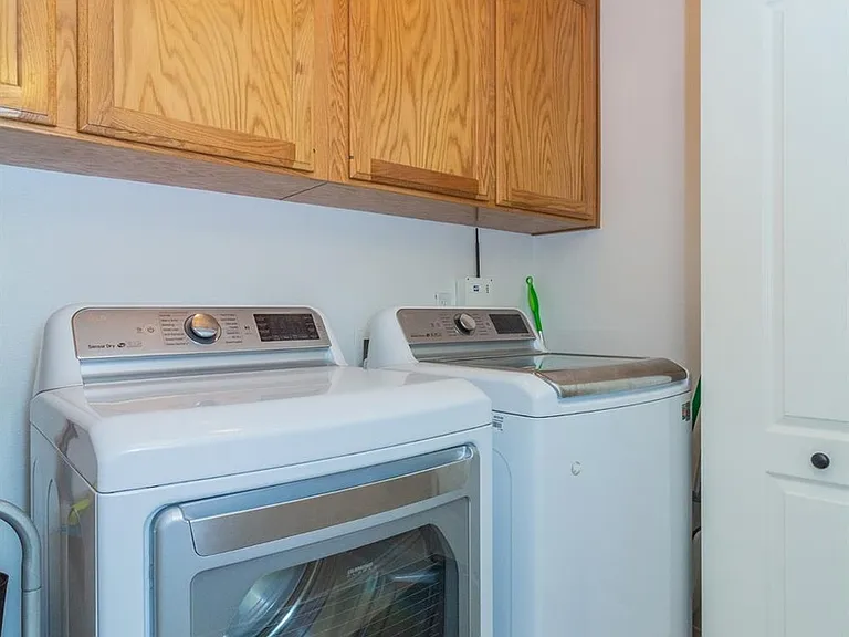 273 W Kelly Ave — Photo 14