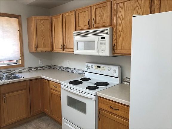 2nd image of 3105 Henesta Dr