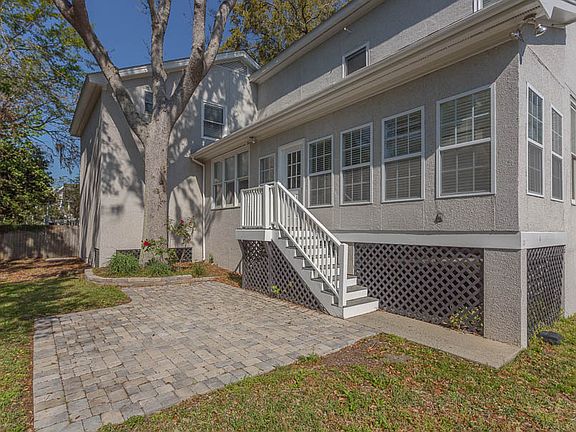 4th image of 141 Rosemont St